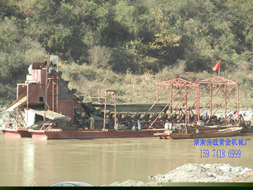 采金船-工作現場 采金船-工作現場