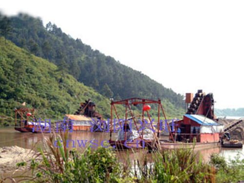 挖鐵砂、挖金兩用船 挖鐵砂、挖金兩用船